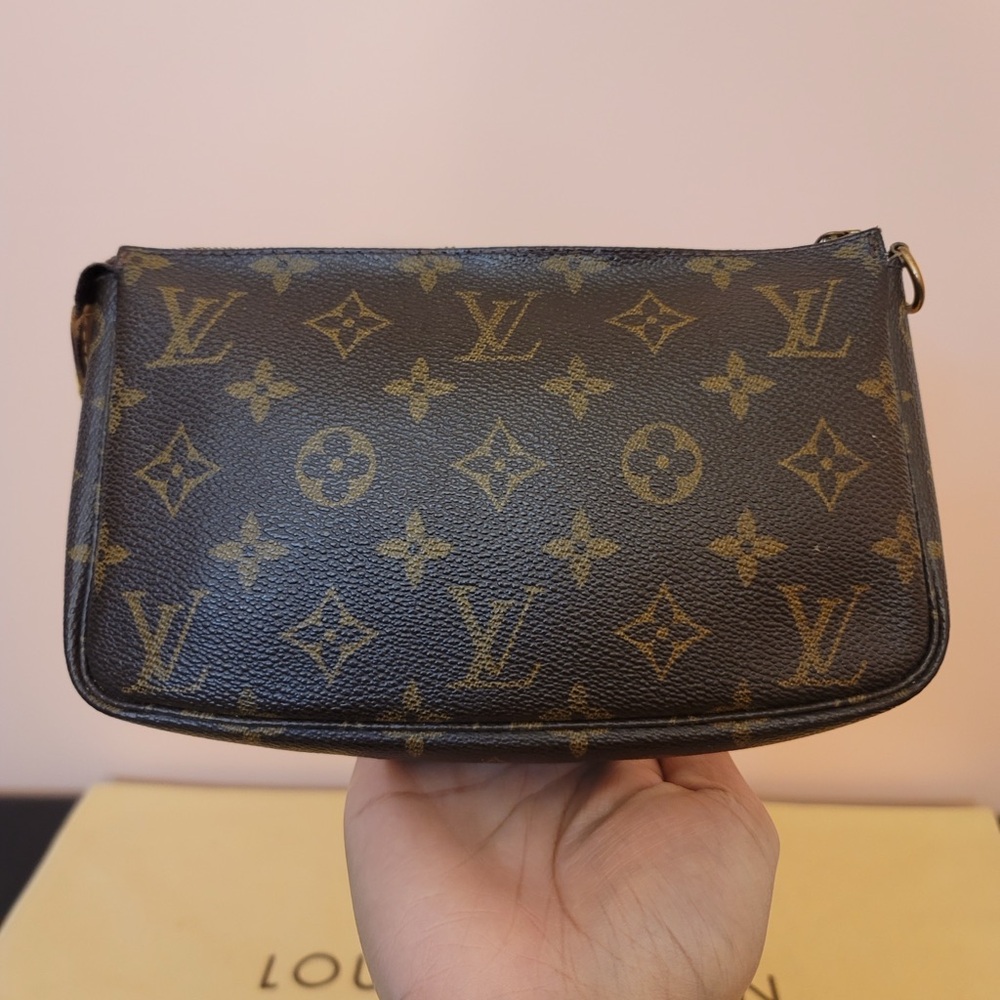 Authentic Louis Vuitton Pochette Accessories SK-372
